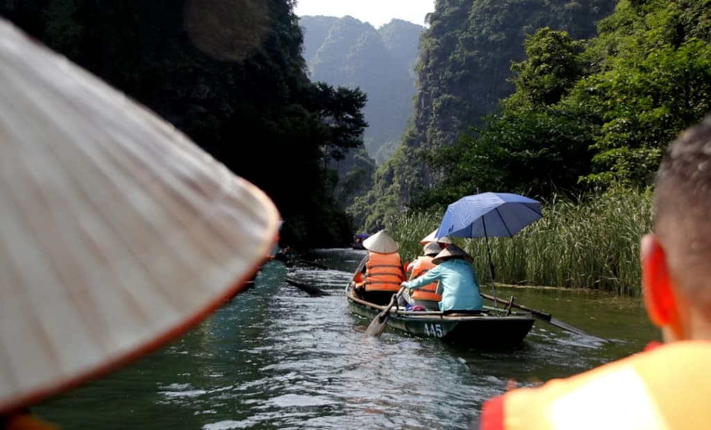 trang an boat trip in ninh binh